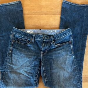 GAP Women's Classic Indigo Curvy 1969 bootcut. Jeans
